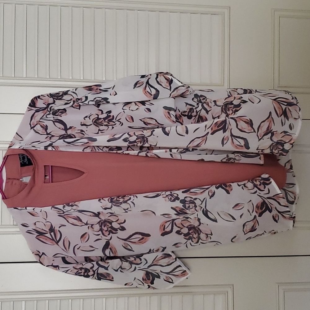 2 piece blouse set. Pink top size small. Floral size medium.